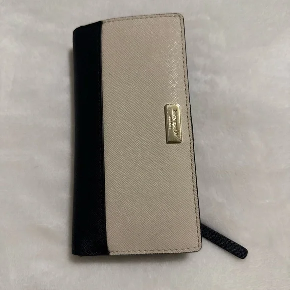 Kate Spade wallet - Picture 1 of 3